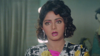 Gumrah (1993) Hindi HDRip screenshot